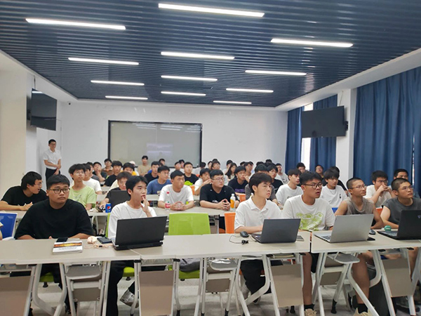 华为HCIA认证考试.jpg 华为HCIA认证考试.jpg