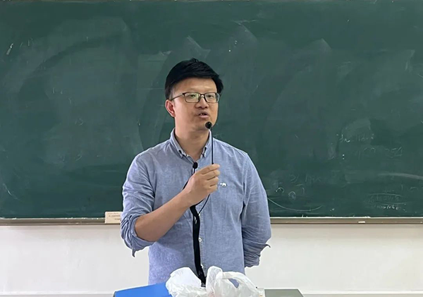 武汉工程大学副院长陈希.png